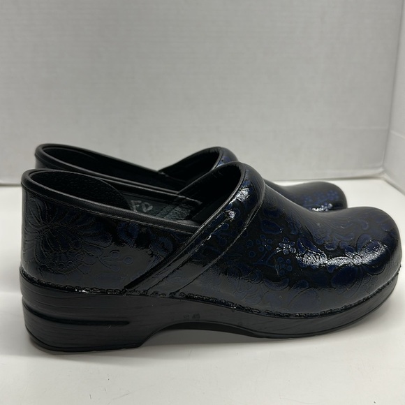Dansko Clogs Slip On Comfort Shoes Patent Shiny Leather Floral Black Blue 42 12 - Picture 2 of 10